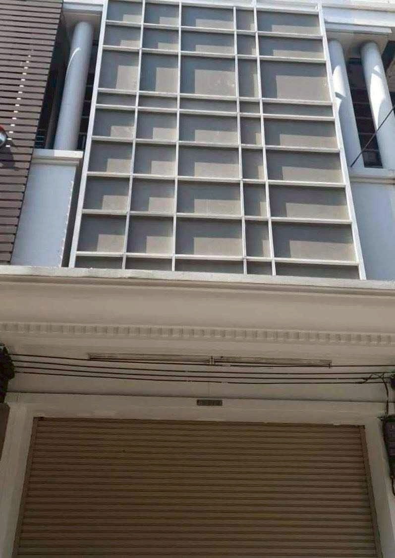 萱銮区 | Home Office— Rama 9，4x巷 家庭办公室出租/售 4.5层楼 400平米 出租60,000泰铢/月，出售1400万泰铢