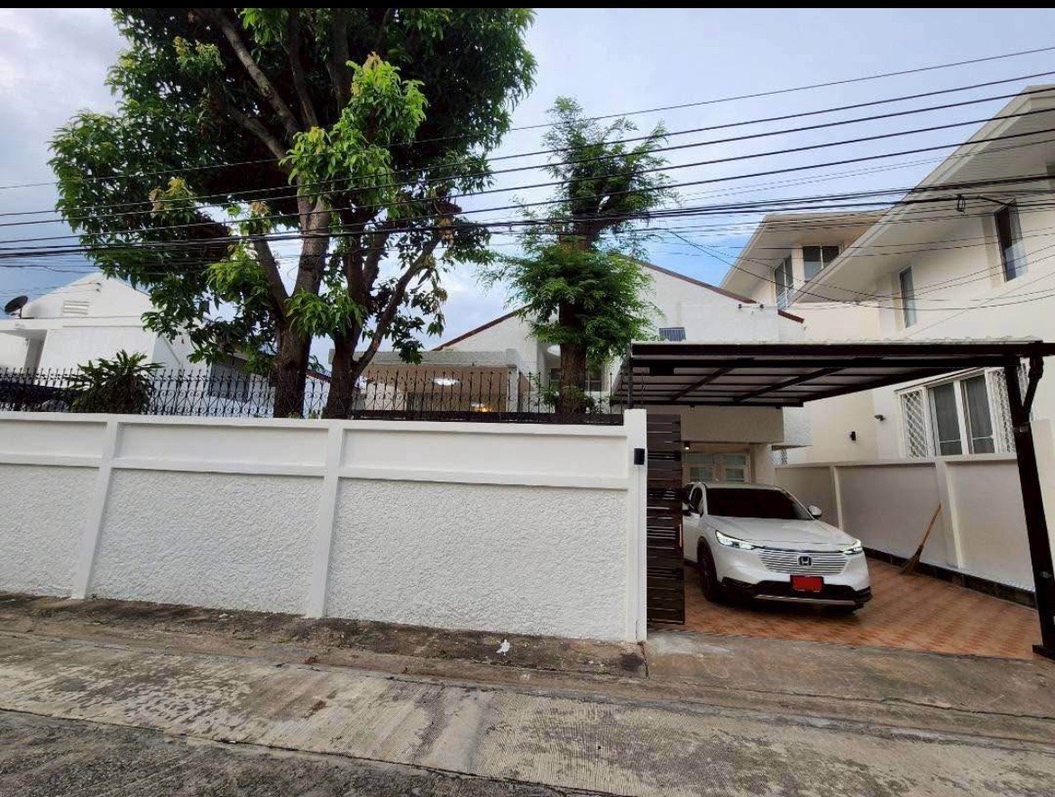 邻铃区 | Luxury Pool Villa for Rent — Ratchada 带泳池别墅出租 5卧 500平米 150,000泰铢/月