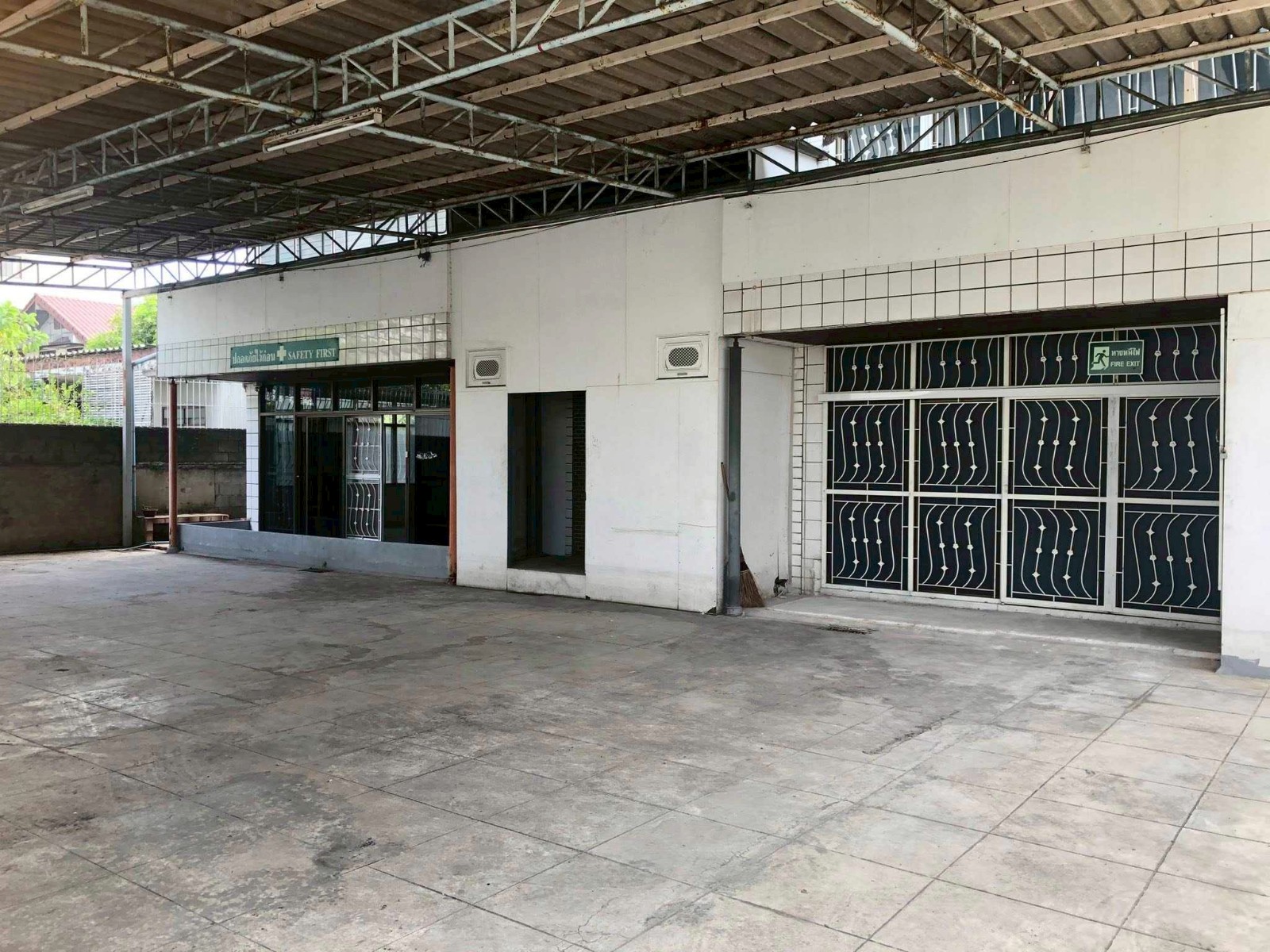 空堤区 | Sukhumvit — Onnut 带办公室的仓库出租 600平米 150,000泰铢/月