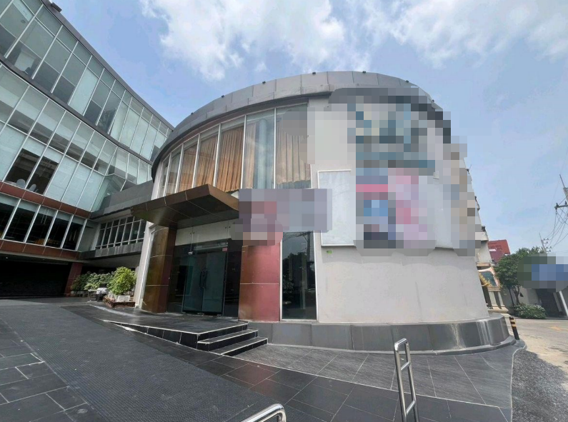 龙仔厝府 | Krathum Baen县，Phet Kasem路 展厅出租 500平米 250,000泰铢/月