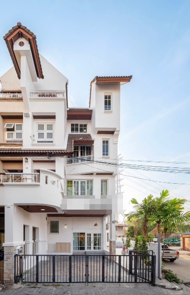 乍都节区 | Busarakum Place 豪华泳池联排别墅出租 5卧 300平米 155,000泰铢/月