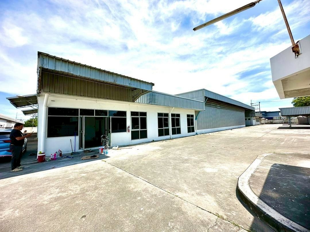 春武里府 |【紫色区-保税区】Sriracha，Laem Chabang 带办公室的工厂出租 4,548平米 每平米220泰铢/月