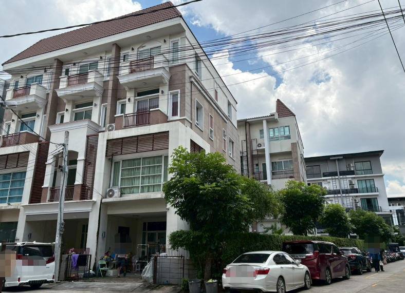 汶昆区 | Premium Place Ekamai-Ramindra 2 联排别墅出租 4卧 280平米 45,000泰铢/月