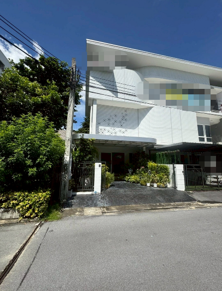 翁通郎区 | Lat Phrao 7x - Pradit Manutham 联排别墅出租 5房 156平米 85,000~100,000泰铢/月（可注册公司）