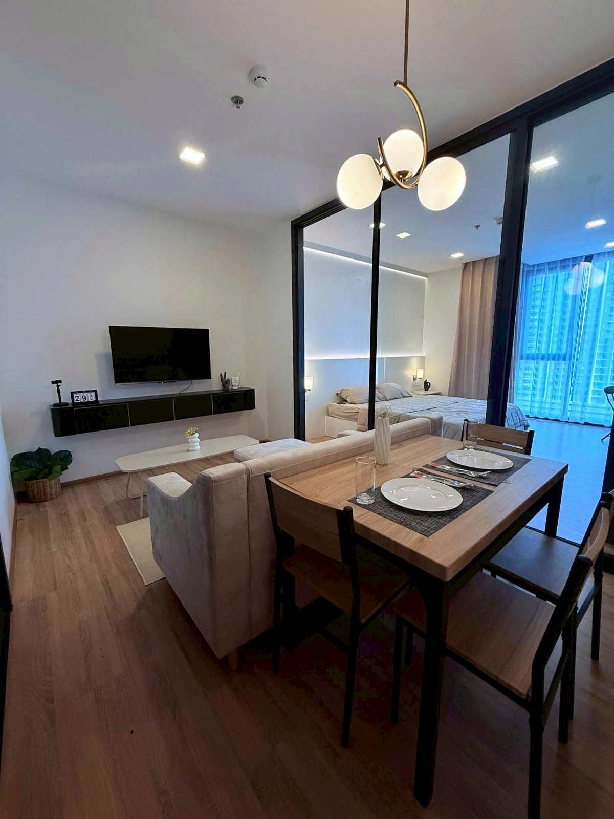 拉差贴威区 | XT Phayathai 公寓出租 1卧 42平米 24,000泰铢/月