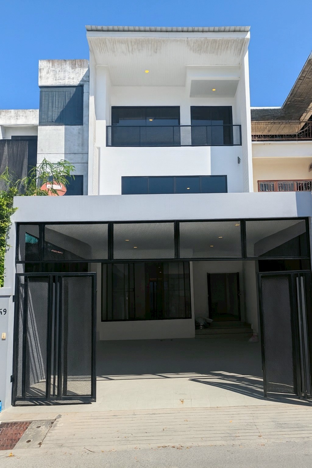 萱銮区 | Sukhumvit – On Nut 联排别墅出租 6卧 440平米 65,000~75,000泰铢/月（可注册公司）