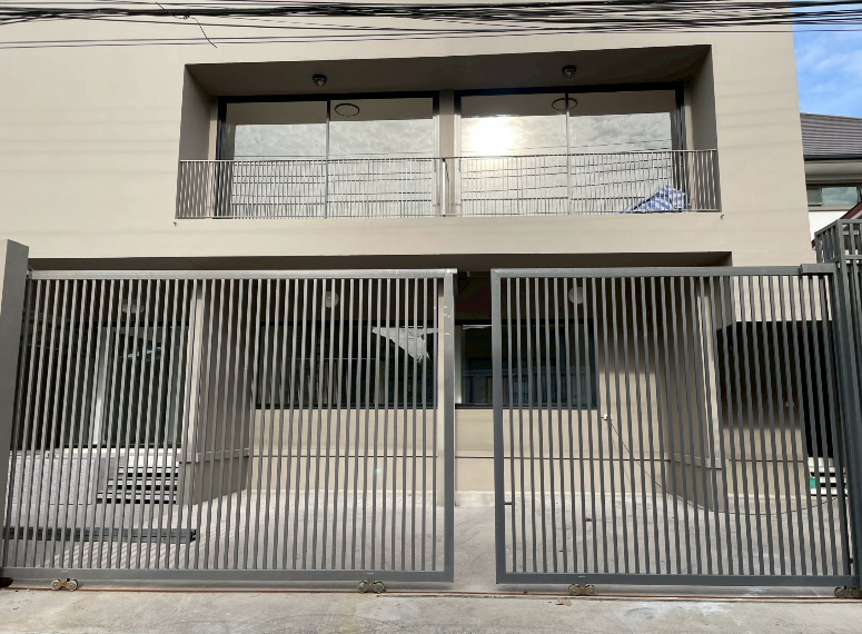 辉煌区 | 靠近Suthisan地铁站 独栋别墅出租 4卧 300平米 65,000泰铢/月（可做注册公司）