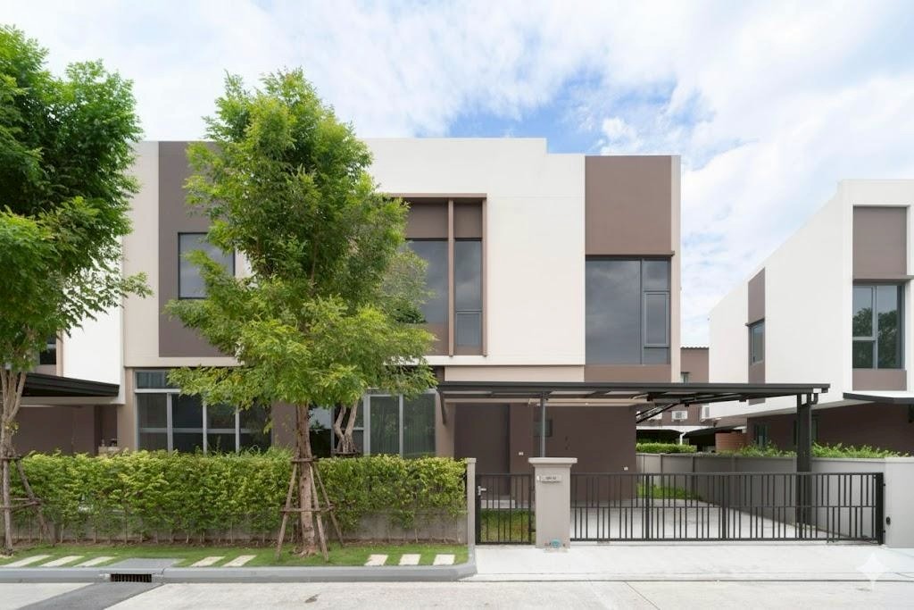 巴威区 | Baan Klang Mueng The Edition Sukhumvit-Onnut 联排别墅出租/售 3卧 153平米 出租65,000泰铢/月，出售869万泰铢