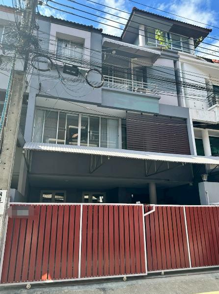 翁通郎区 | Home Office — Lat Phrao巷 联排别墅出租 3卧 300平米 45,000~49,000泰铢/月（可注册公司）