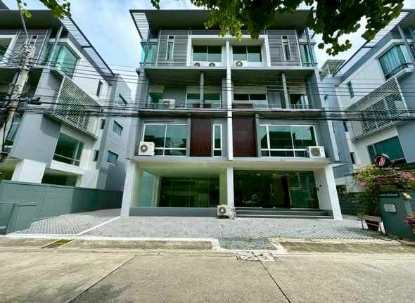 翁通郎区 | B Square Rama 9 — Mengjai 家庭办公室出租/售 4层楼 850平米 出租180,000泰铢/月（可注册公司），出售3990万泰铢