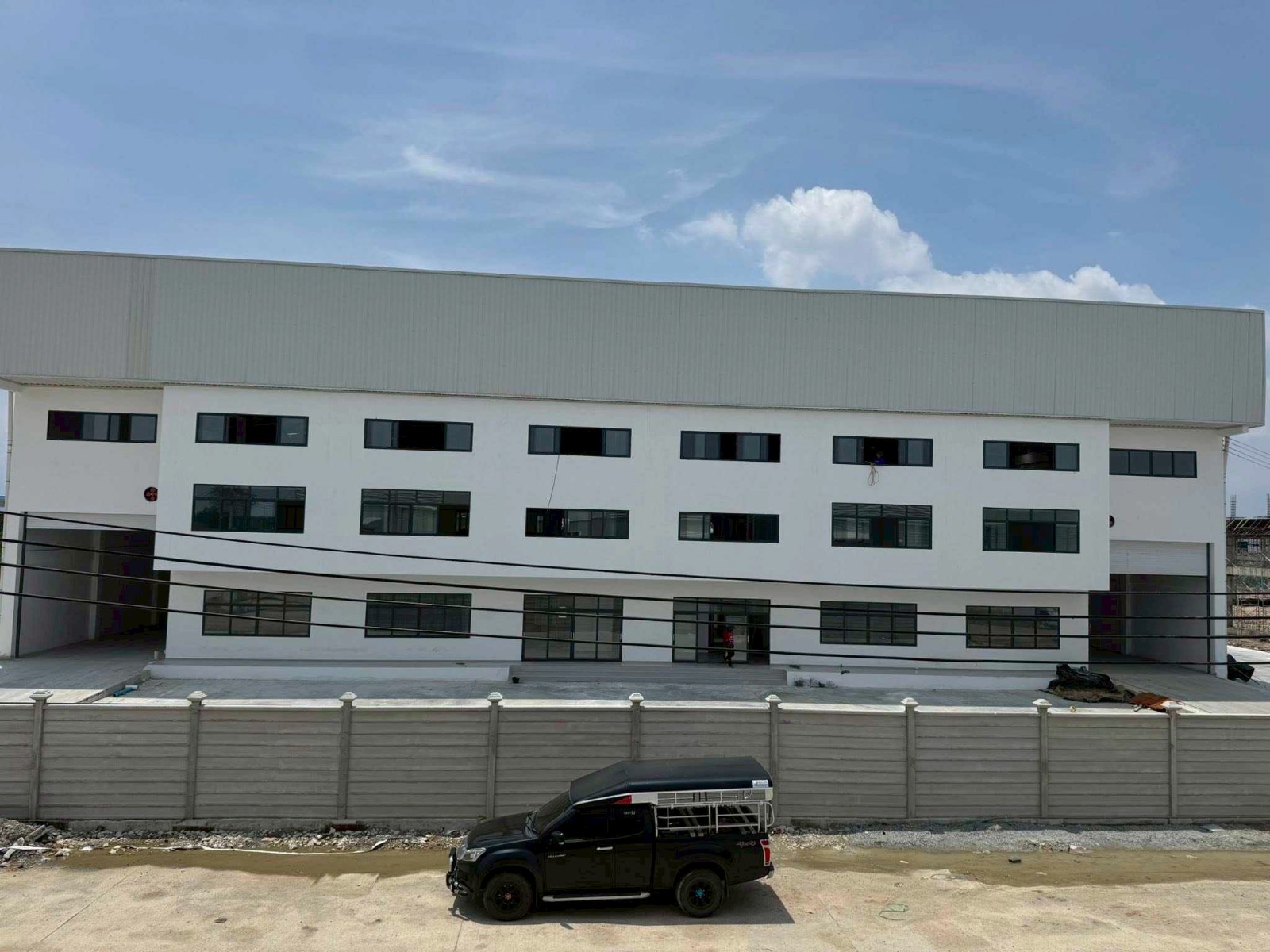 北榄府 | Bang Pla — Bang Phli 全新带办公室的工厂仓库出租 2,740平米 每平米130泰铢/月