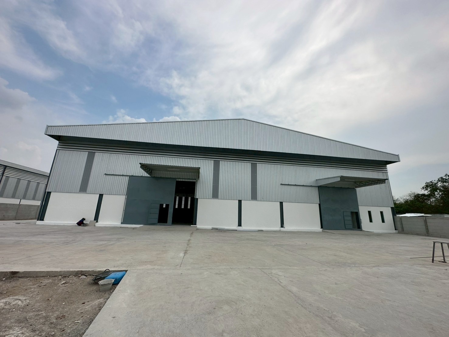 春武里府 |【橙色区】Ban Bueng县 仓库出租 2,000平米 每平米120泰铢/月