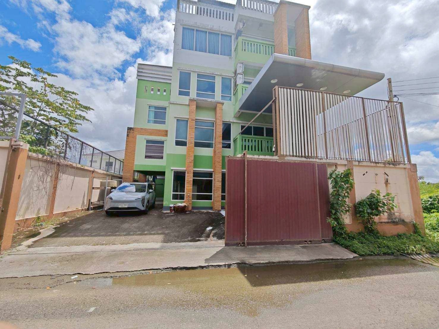 曼谷-巴威区 | On Nut巷—靠近黄线轻轨站 办公楼出租 4层 484平米 60,000泰铢/月