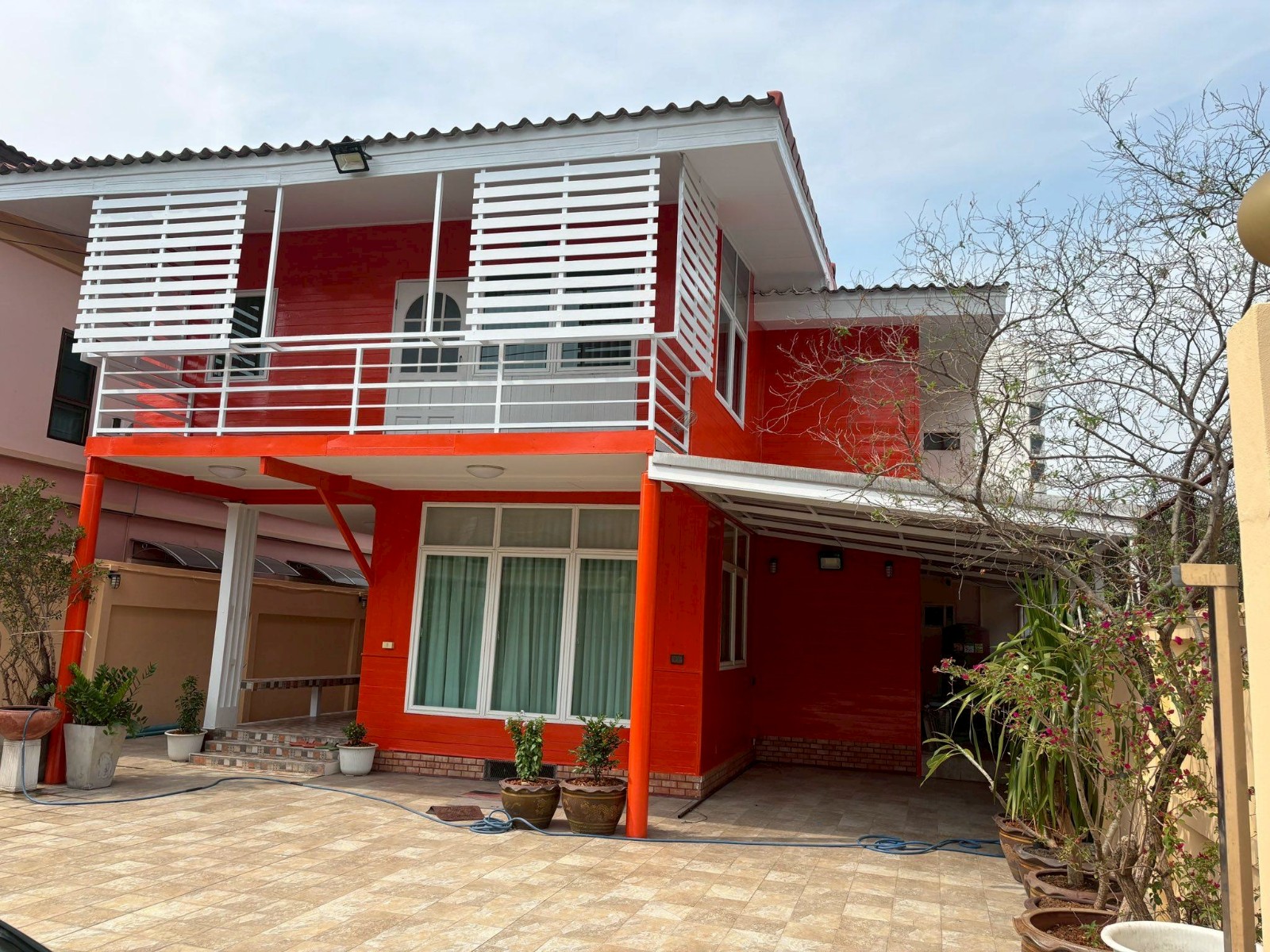 翁通郎区 | Chok chai 4 — Lat phrao 独栋别墅出租 4卧 260平米 35,000~43,000泰铢/月（可注册公司）