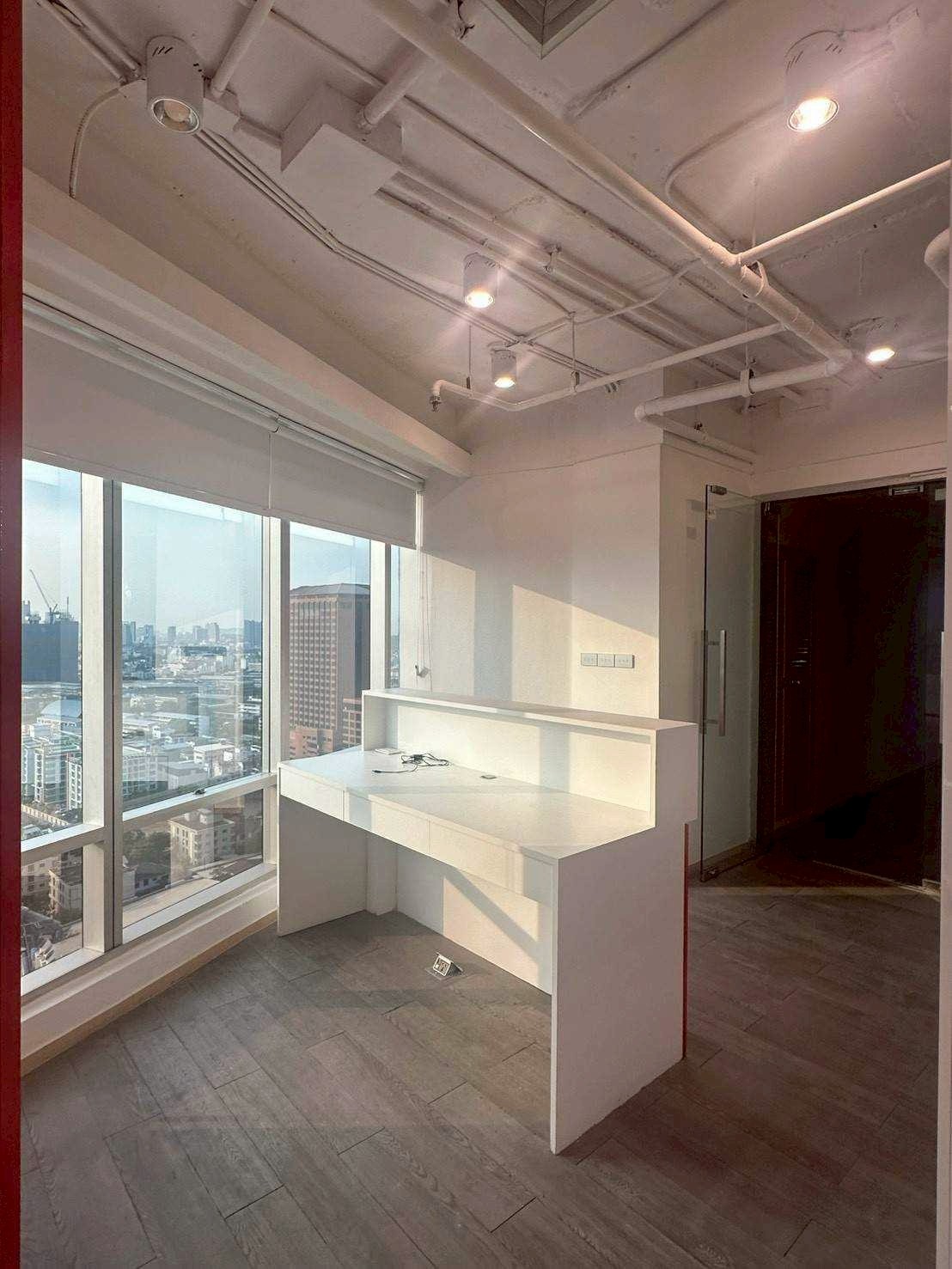 辉煌区 | Forum Tower 写字楼出租 120平米 每平米500泰铢/月