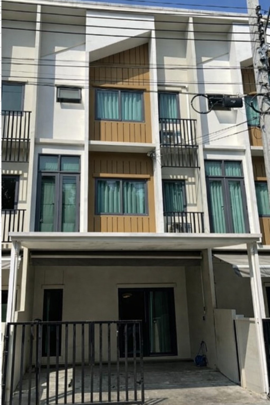 巴威区 | PLEX Onnut-Wongwaen 联排别墅出租 3卧 150平米 40,000泰铢/月（可用公司名义租房）