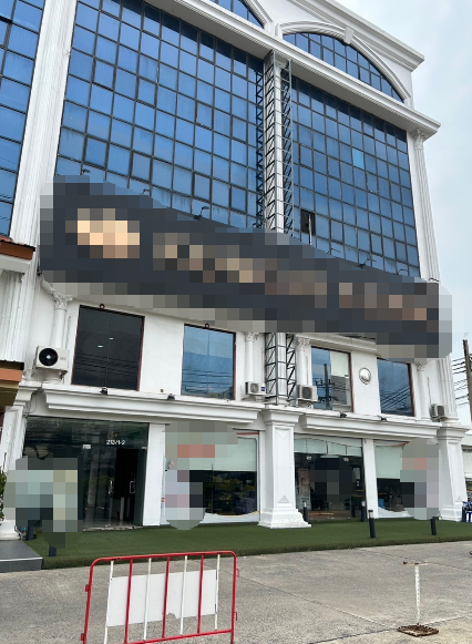 邻铃区 | Ratchada — Sutthisan区域 展厅出租 1楼 161平米  112,500泰铢/月