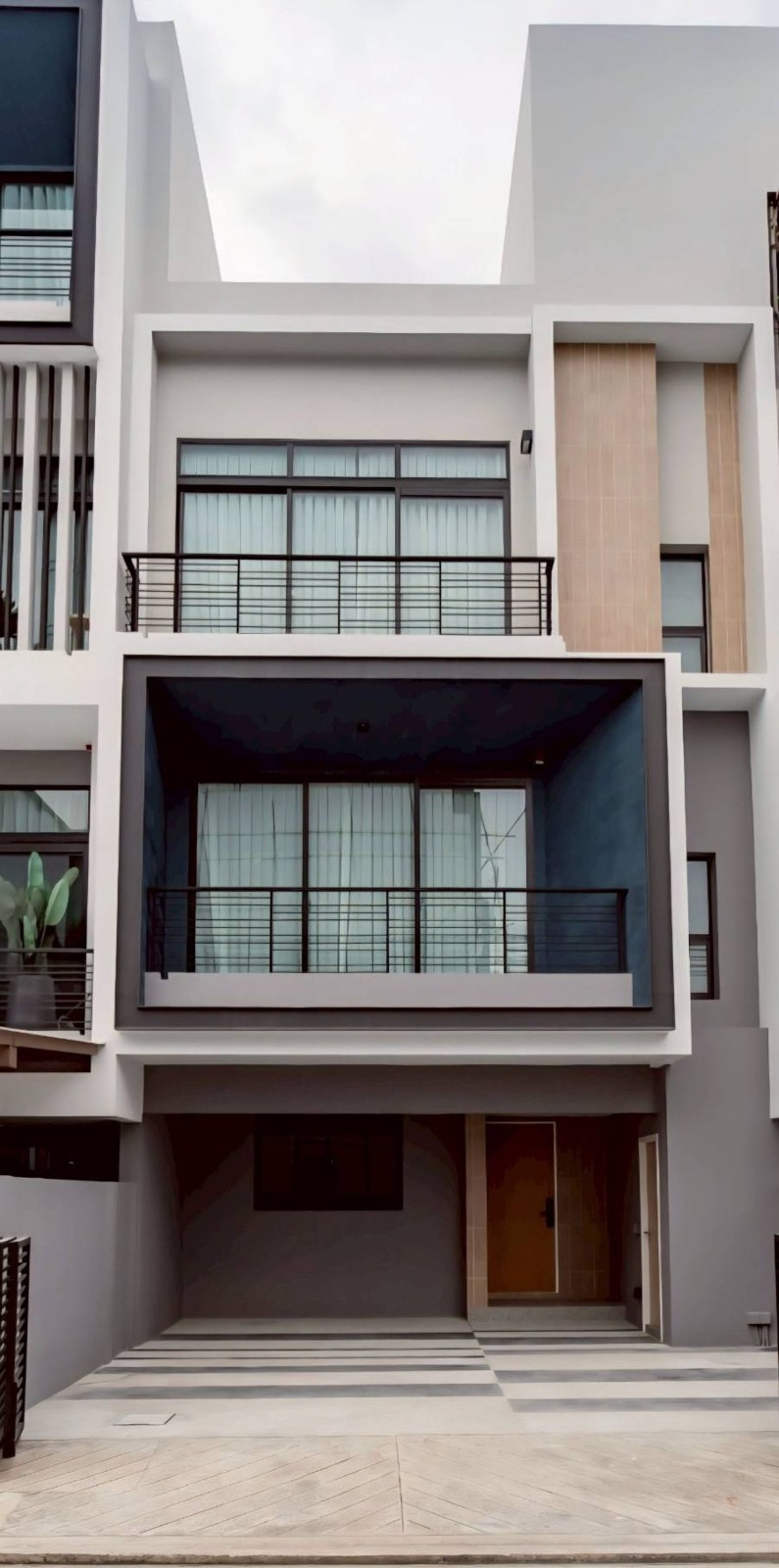 曼甲必区 | Nirvana DEFINE Krungthep Kreetha 联排别墅出租  3卧 203平米 60,000泰铢/月