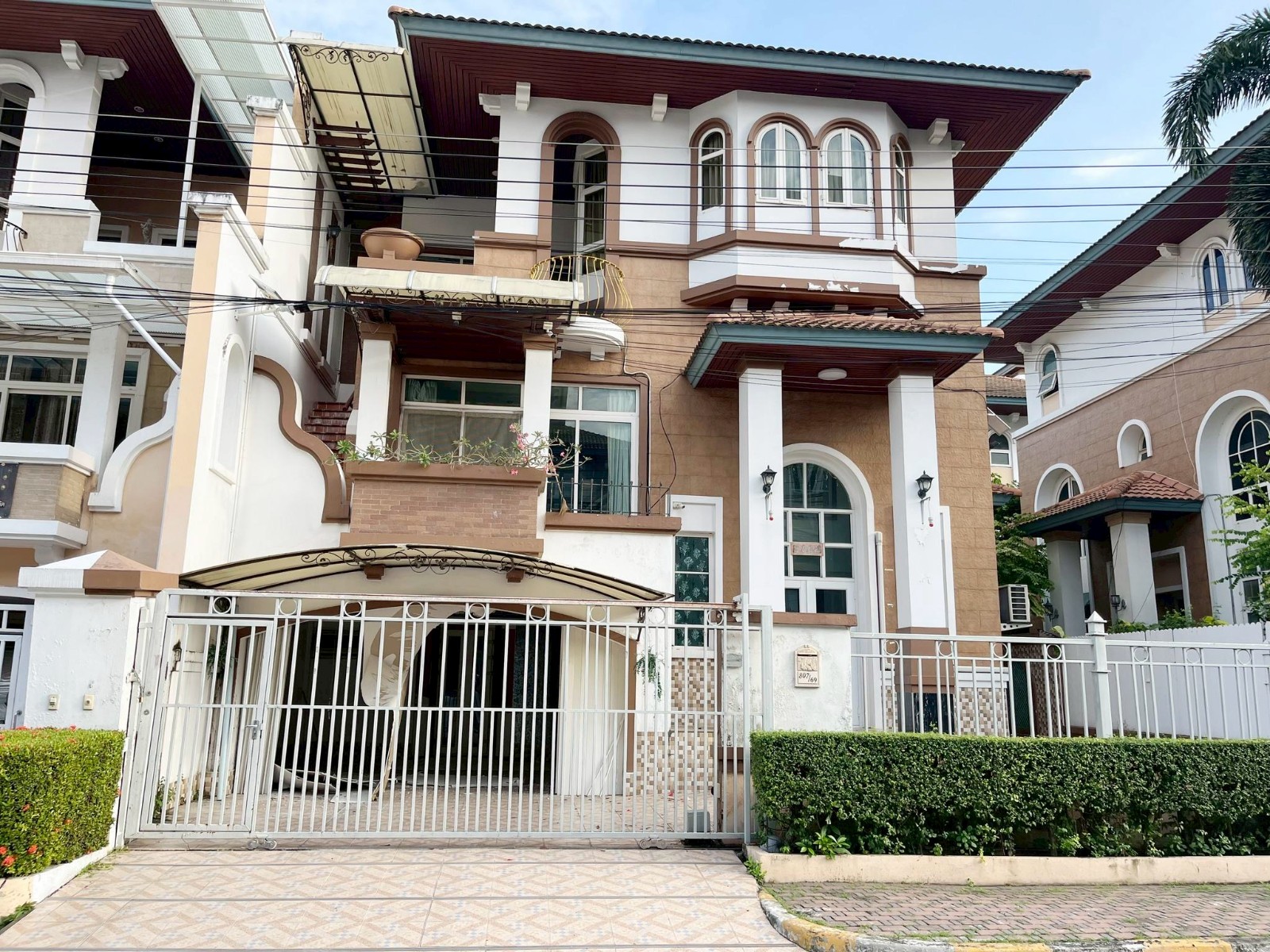 巴吞他尼府 | Rangsit — Phahonyothin巷 家庭办公室出租 3卧 216平米 40,000泰铢/月（可注册公司）