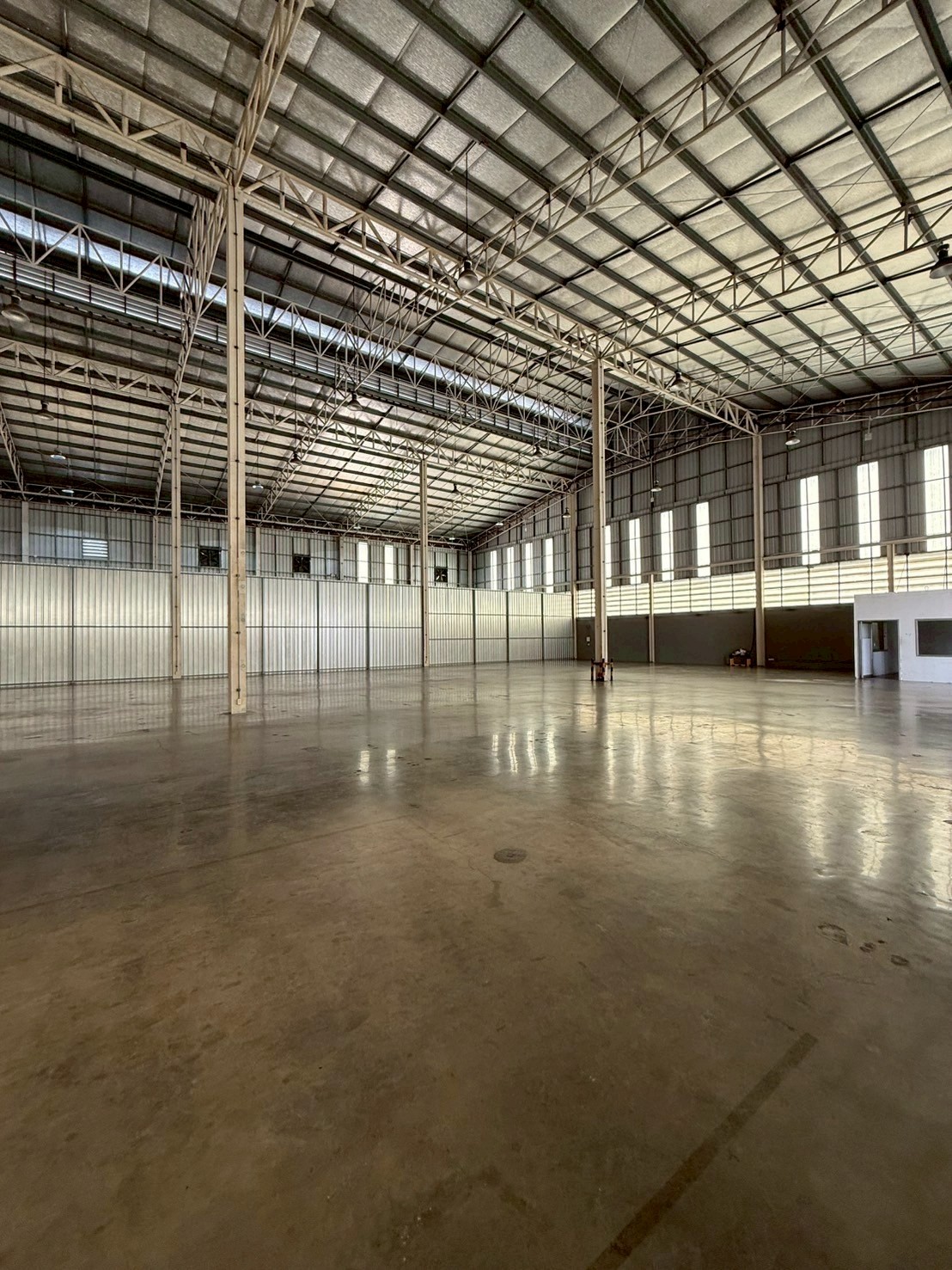 曼谷 | 位于市中心，Pracha Chuen–Bang Sue 核心地段 仓库出租 1,200平米 每平米280泰铢/月