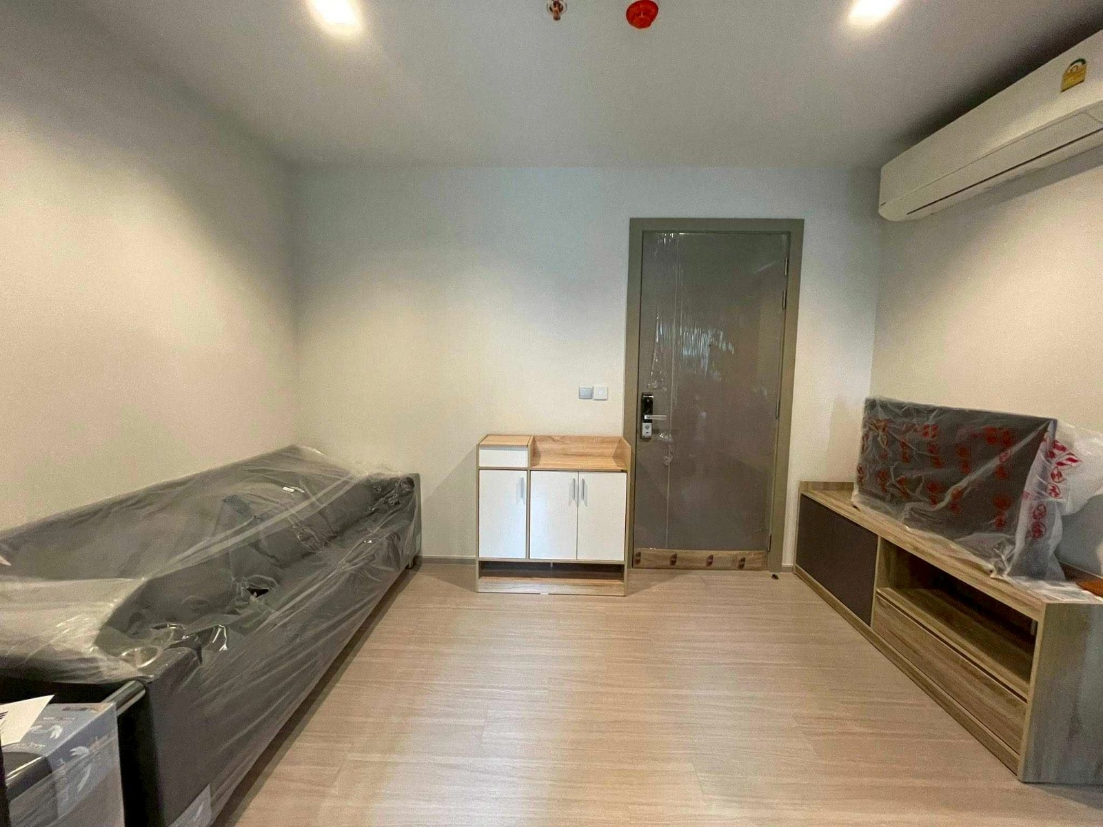 拉差贴威区 | Life Asoke Rama9 公寓出租 1卧 33平米 23,000泰铢/月