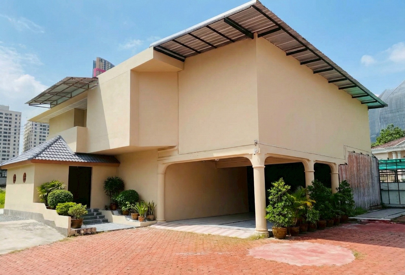 披耶泰区 | Intamara — Samsen区域 家庭办公室出租 225平米 120,000泰铢/月（可注册公司）