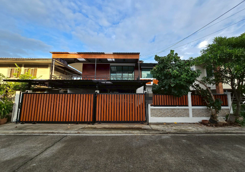 曼甲必区 | Ramkhamhaeng — Nawamin 联排别墅出租 3房 200平米 40,000泰铢/月（可注册公司）