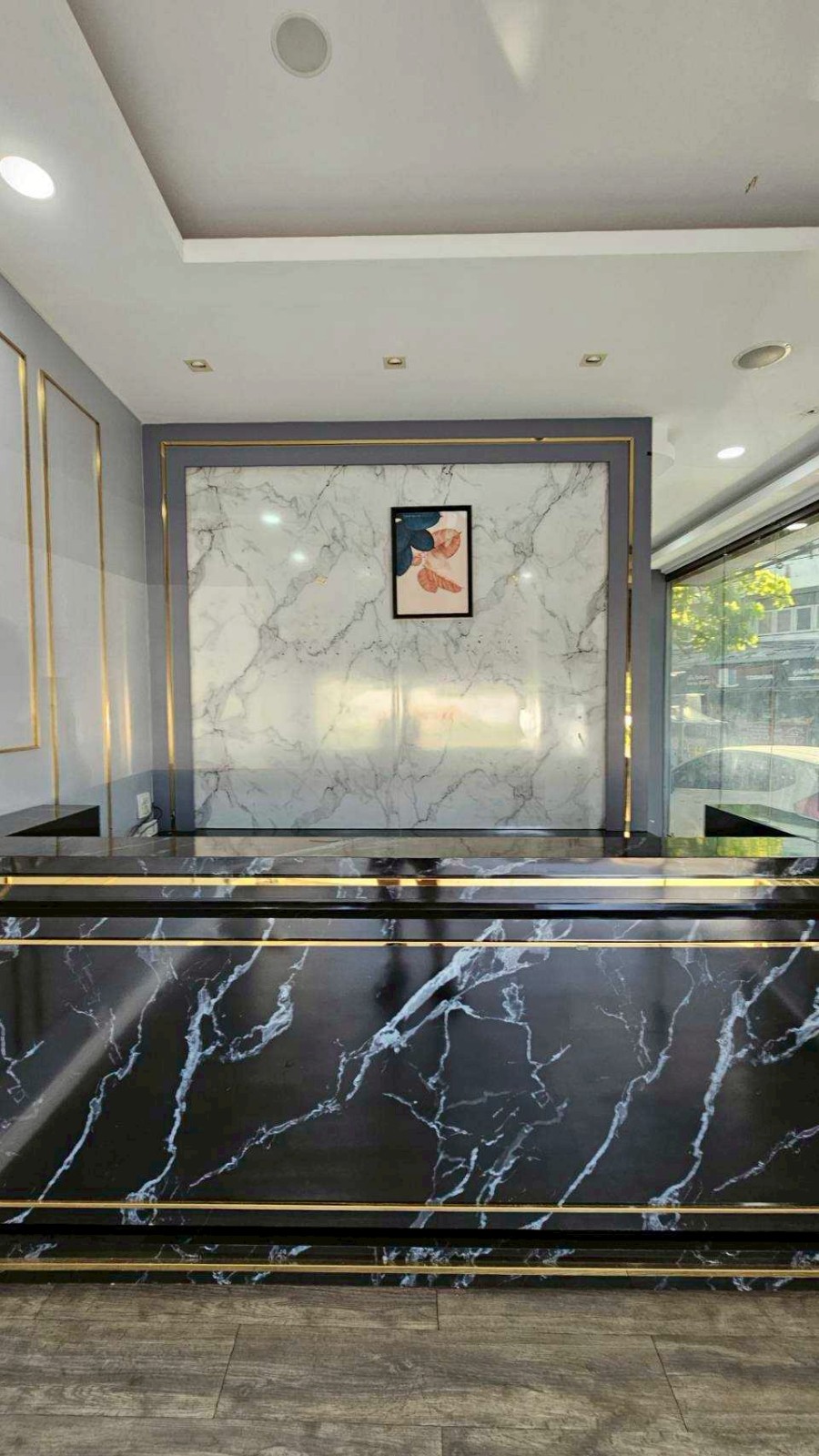 翁通郎区 | Chok chai 4 — Lat phrao区域 商业出租/售 5层楼 64平米 出租45,000泰铢/月，出售1600万泰铢