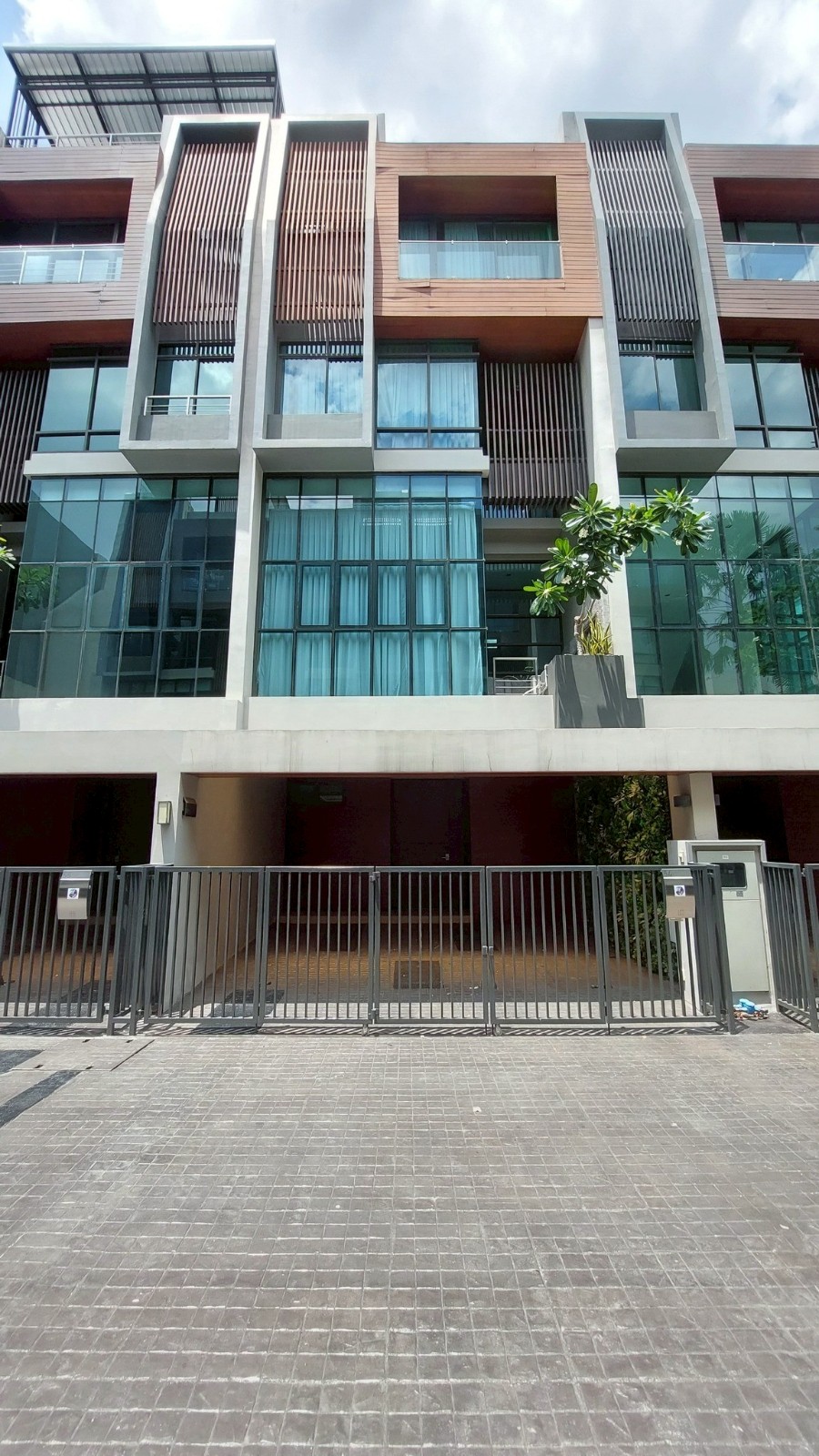 瓦他那区 | The Park Lane Ekkamai 22 联排别墅出租 3卧 300平米 80,000泰铢/月