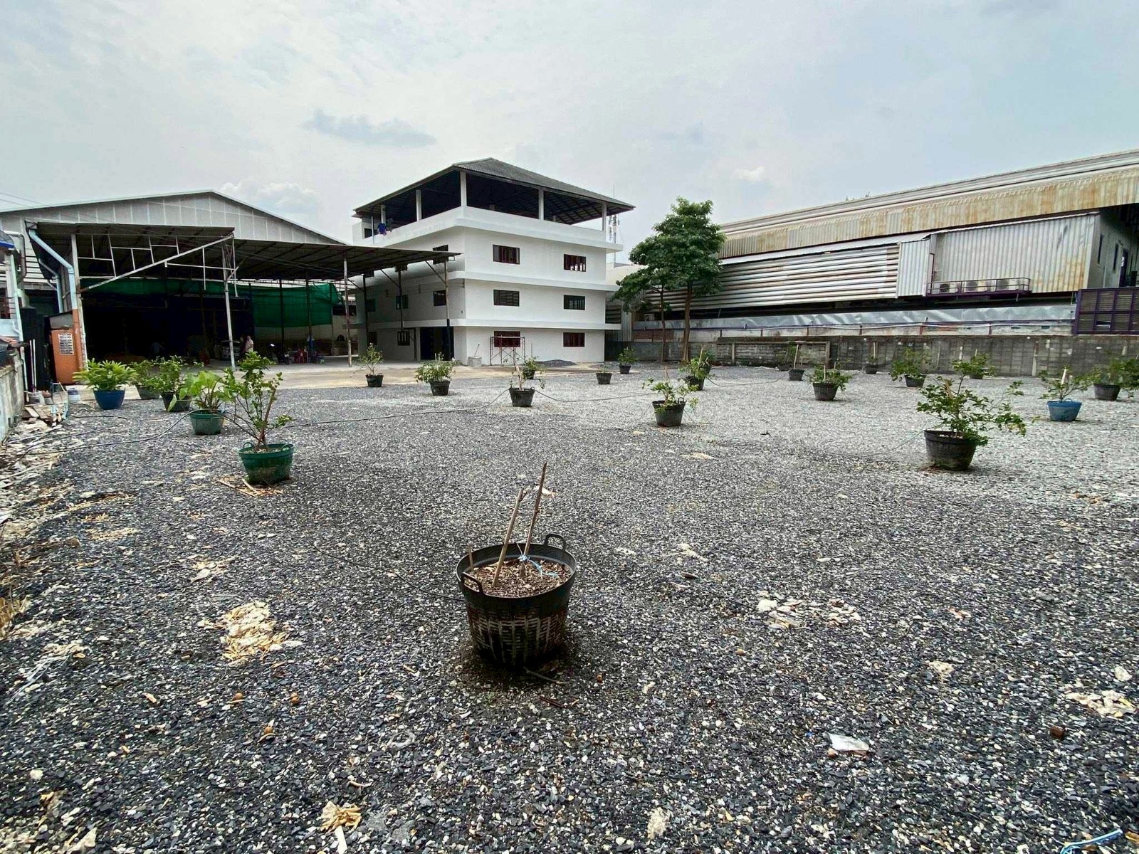 邦纳区 | Bangna Km.2 — 商场附近 带办公室仓库出租 700平米 135,000泰铢/月