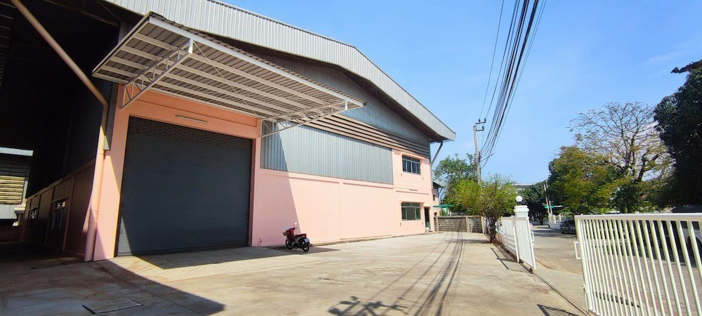 【紫色区】位于主干道旁，北榄府 工厂仓库出租 1,380平米 133,000泰铢/月