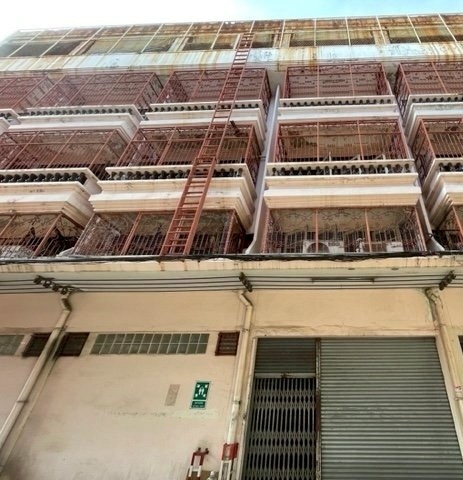 吞武里区 | Charoen Nakhon黄金地段 三间相连商铺出售 1,050平米 售价1,550万泰铢