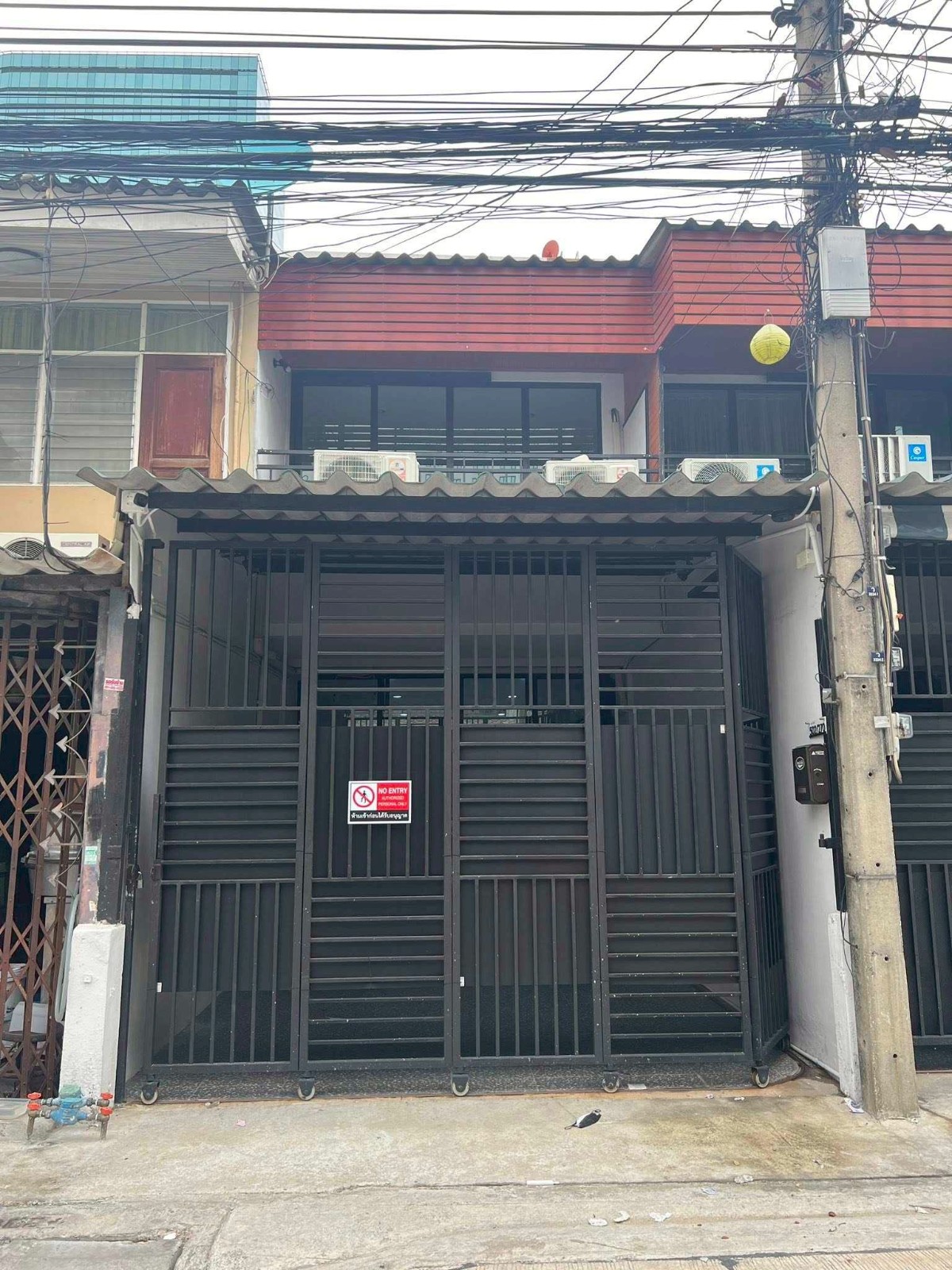 邻铃区 | Rama 9 — Ratchada区域 两栋相连联排别墅出租 3卧 240平米 55,000泰铢/月（可注册公司）