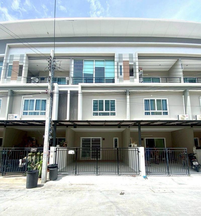 暖武里府 | Vision Smart Life 联排别墅出售 3卧 158平米 309万泰铢