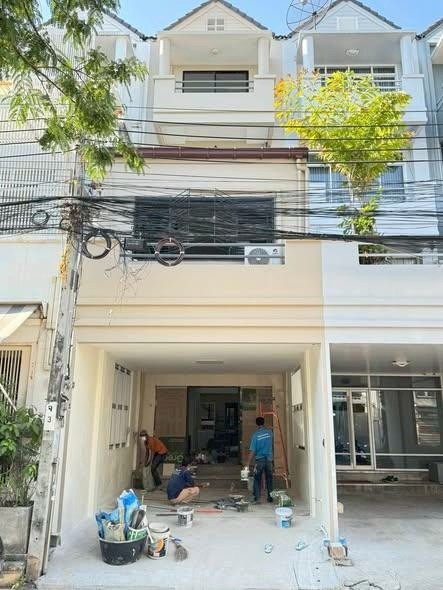 翁通郎区 | Home office Town In Town 家庭办公室出租/售 4房 249平米 出租35,000泰铢/月，出售650万泰铢