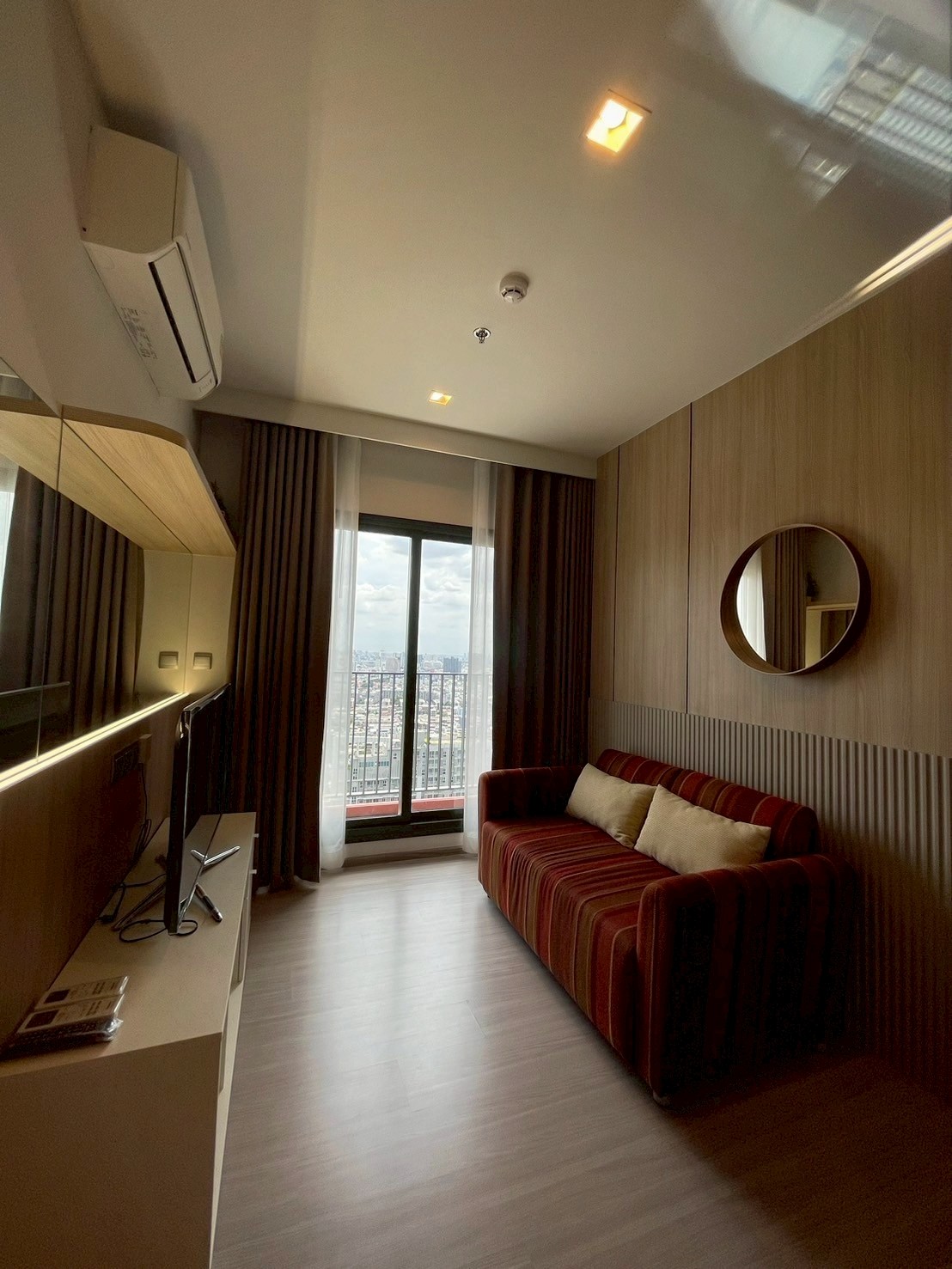 拉差贴威区 | Life Asoke Hype 公寓出租 1卧 35平米 27,000泰铢/月