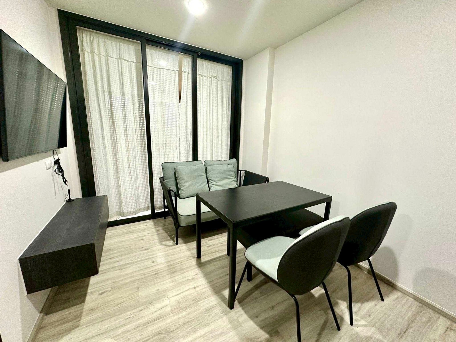 辉煌区 | XT Huaikhwang 公寓出租/售 1卧 35平米 20,000泰铢/月，出售490万泰铢