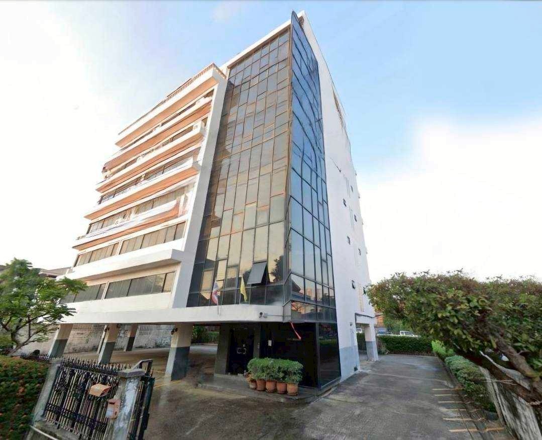 翁通郎区 | Chokchai 4 — Latphrao地段 办公楼出租 120/170平米  25,500-35,000泰铢/月