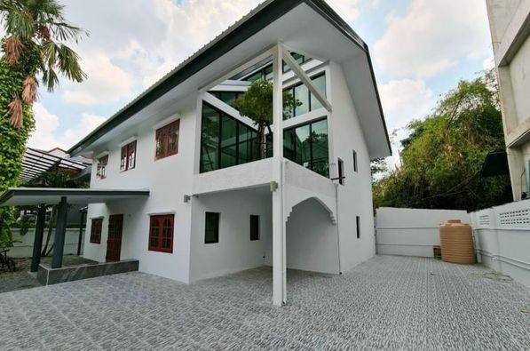 拉抛区 | Home Office—Lat Phrao - Chok Chai 4 办公别墅出租 3房 200平米 60,000泰铢/月（可做注册公司）