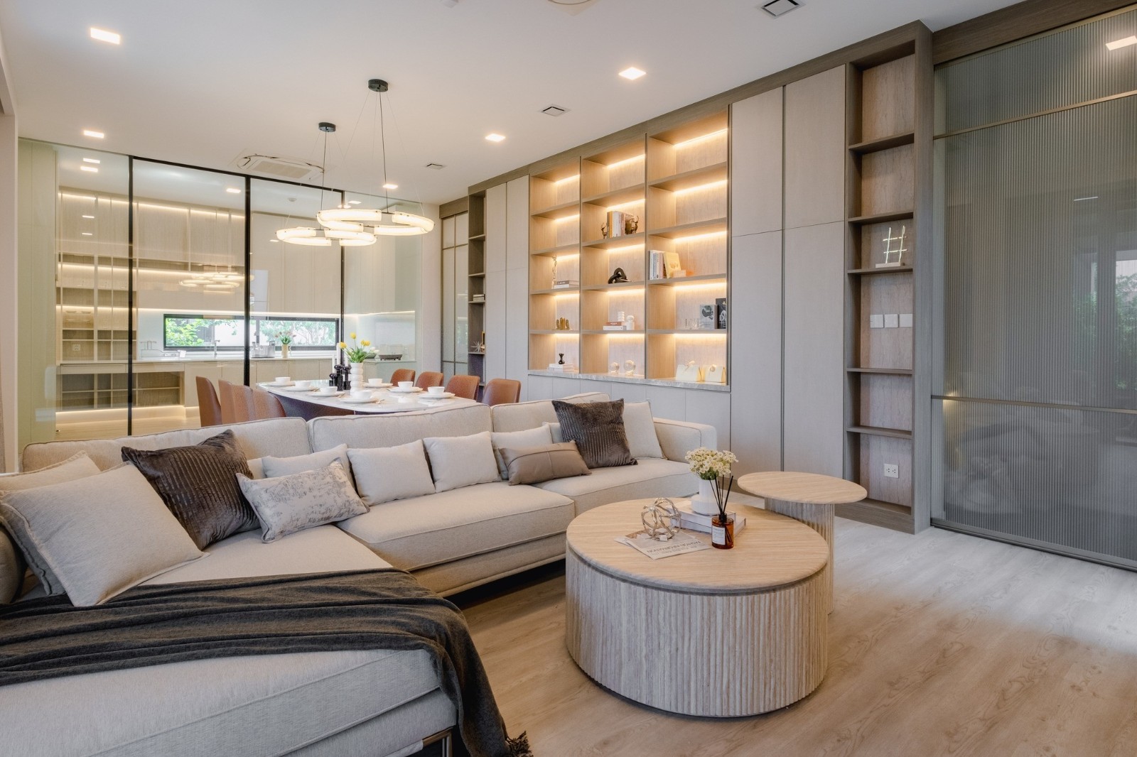 沙攀松区 | VIVE Krungthep Kreetha 独栋别墅出租/出售 4卧 421平米 出租300,000泰铢/月，出售4700万泰铢