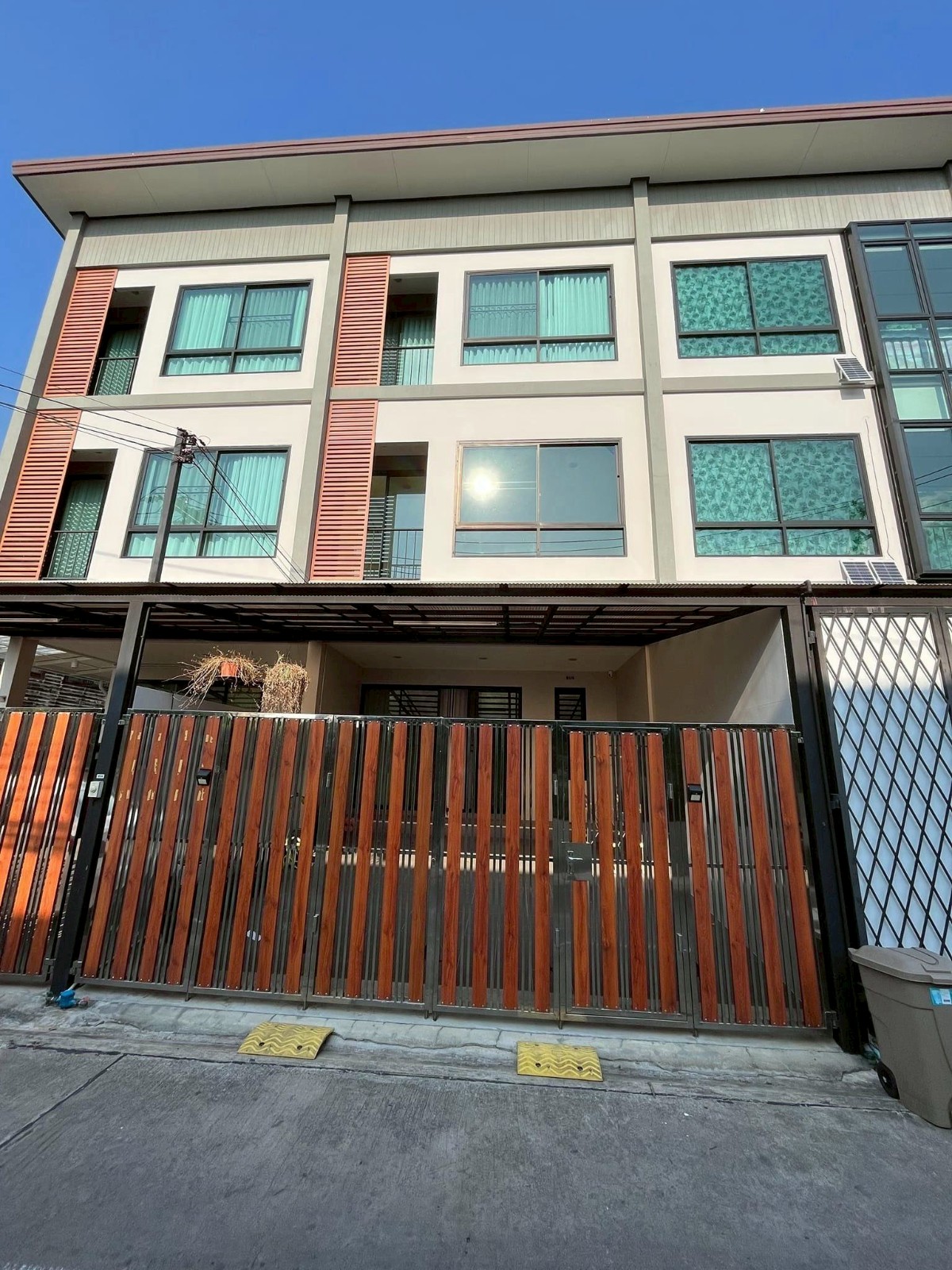 帕卡隆区 | Punnawithi — Bangchak地段 联排别墅出租 4卧 230平米 55,000泰铢/月