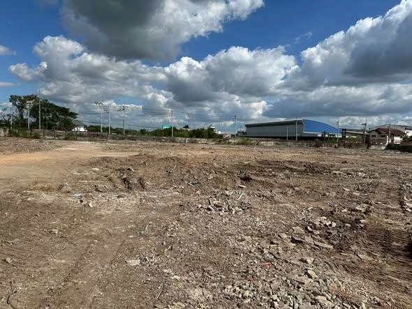 春武里府 |【黄色区】Phanat Nikhom县 土地急售 22莱 530万泰铢/莱