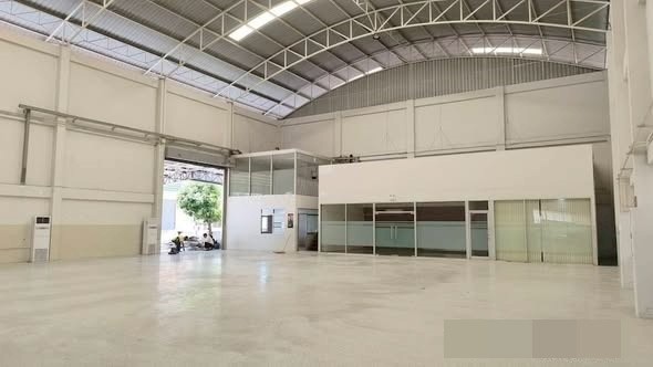北榄府 | Phraeksa区域 — 靠近主干道 带办公室工厂/仓库出租 1,368平米 155,000泰铢/月
