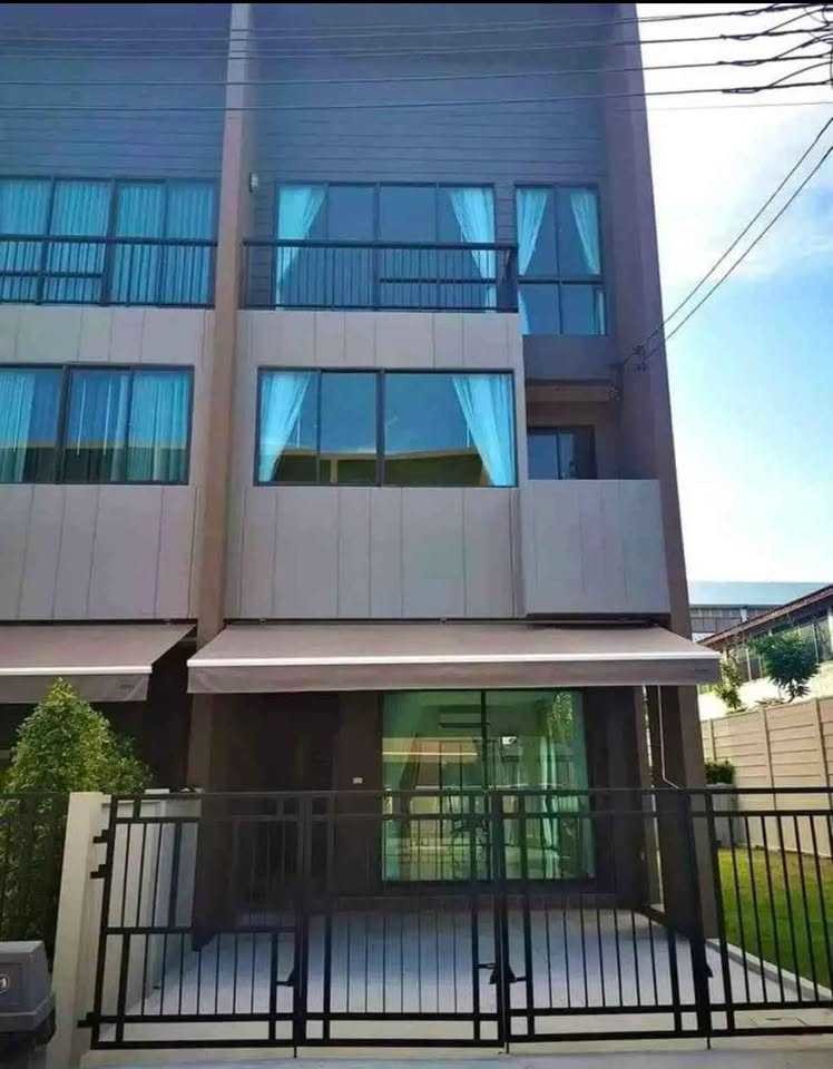 曼甲必区 | Baan Klang Muang Ladprao-Serithai 联排别墅出租 3卧 180平米 35,000泰铢/月（可注册公司）