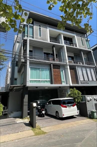 辉煌区｜B Square Rama 9–Mengjai 家庭办公楼出售/出租 400平方米 租金85,000 泰铢 / 月 售价1,950万泰铢