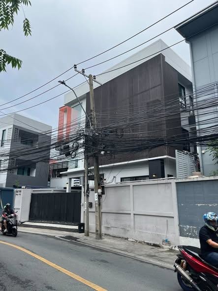 汇权区 | 独栋别墅/家庭办公室出租 360平方米 租金12万泰铢/月