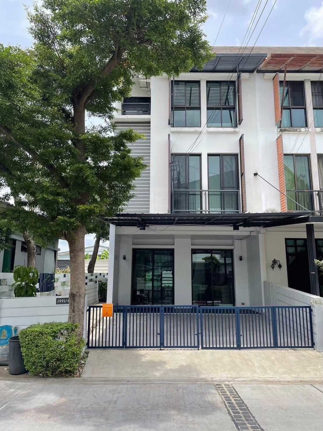 ​萱銮区 | Areeya Mandarina Sukhumvit 77联排别墅出租 3卧3卫200平方米 租金48,000泰铢/月 