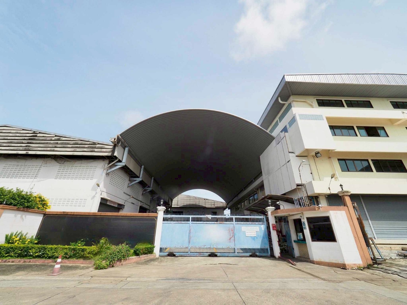 北榄府工厂出售 土地面积4莱355.1平方哇 建筑面积6,804.4平方米【紫色土地】 售价69,500,000泰铢