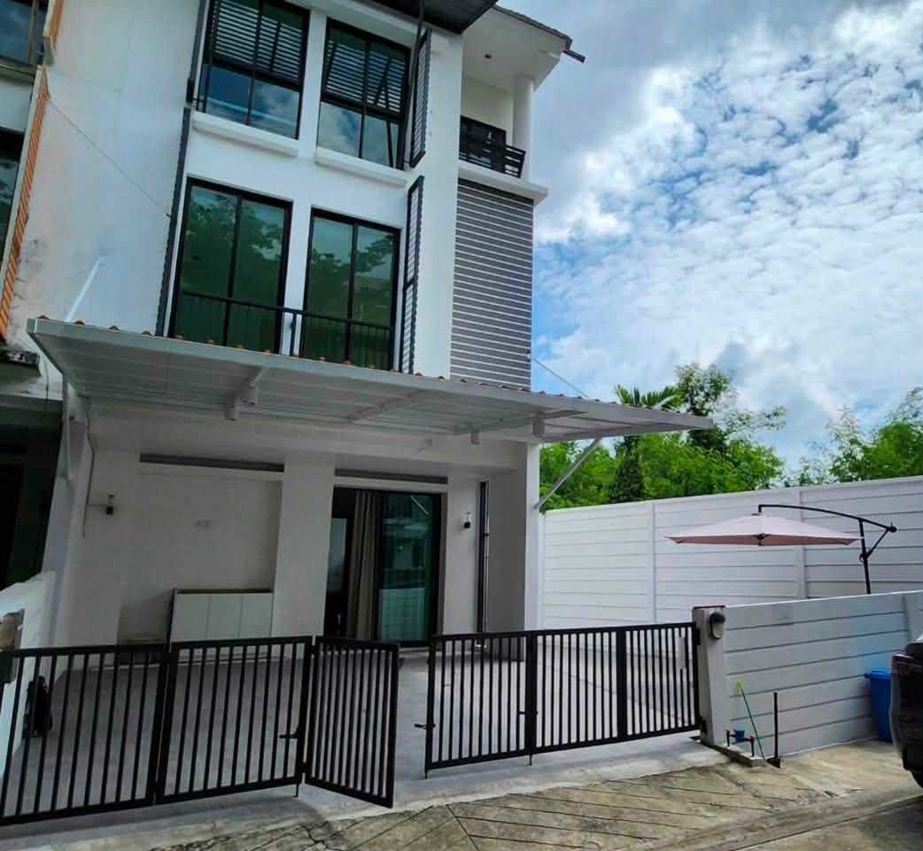 曼谷 巴威区 | Areeya Mandarina Sukhumvit 77联排别墅出租 3卧3卫32平方哇 租金49,000泰铢/月 可注册公司
