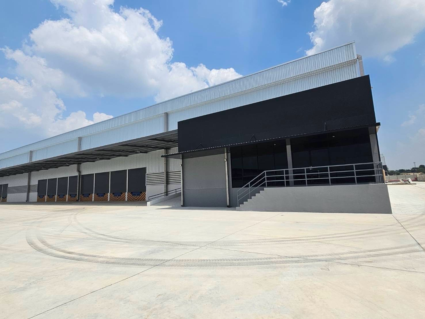 春武里府 是拉差县 | Nong Kham仓库/厂房出租 6,000平方米 145泰铢/平方米/月 紫色工业用地
